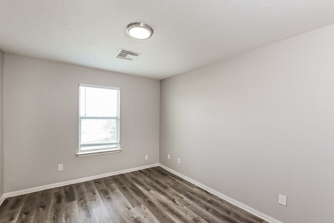 Building Photo - 5370 Kyla Cir