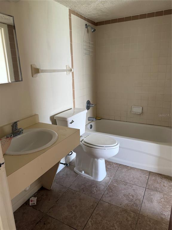 Building Photo - 3022 SE 5th Terrace