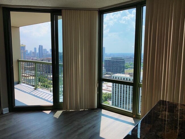 Building Photo - 111 W Maple St