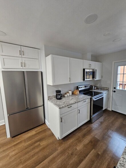 Building Photo - 822 Brownwood Dr NW