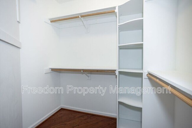 Building Photo - 2204 Westcourt Ln