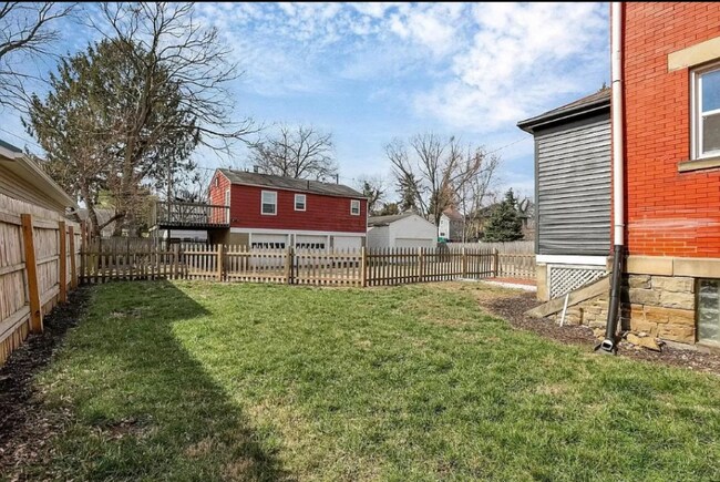 Building Photo - 365 Hudson Ave