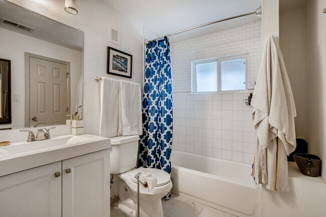 Building Photo - Updated Edgewater Home with Backyard Oasis