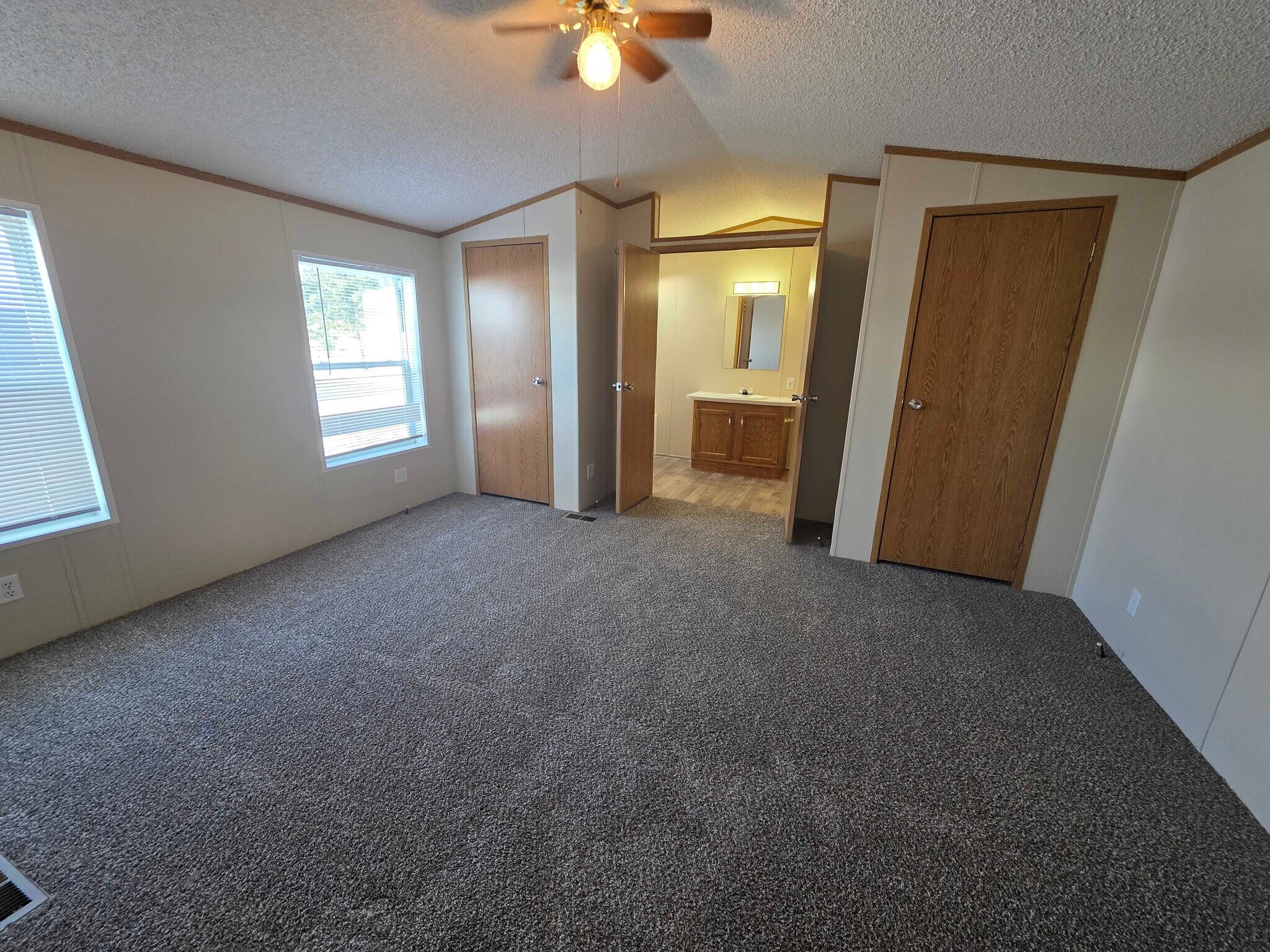 Building Photo - 4461 Beechwood St