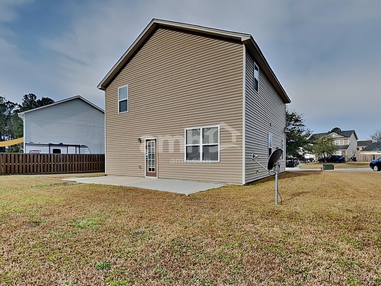 Building Photo - 250 Westbrooke Rd