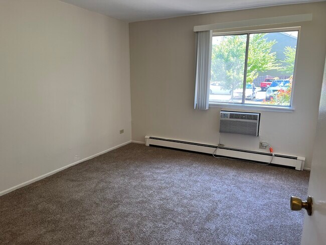 Building Photo - 1461 E Winslowe Dr