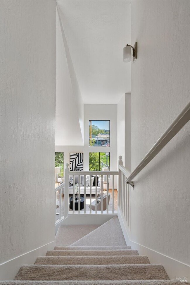 Building Photo - Lovely 2bd/1.5ba Townhome in Heart of San Anselmo