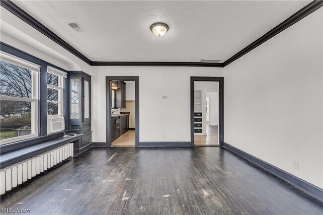 Building Photo - 2225 Oak Park Ave