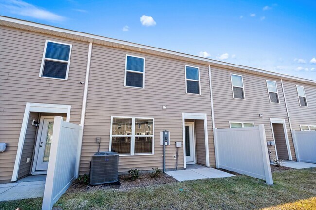 Building Photo - All Inclusive Seasonal Rental Available January 5-March 31st.