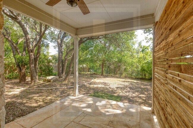 Building Photo - 2702 Lovett Ln