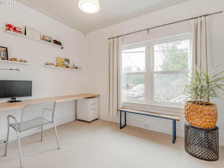 Building Photo - 5525 NE Everett St