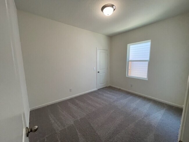 Building Photo - Super Nice One Story Home Near 1604 & Culebra....Move in as early as August 7, 2025