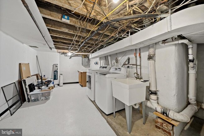 Building Photo - 2630 S Rosewood St