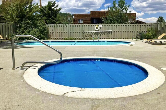 Building Photo - 1904 Sierra Nevada Rd