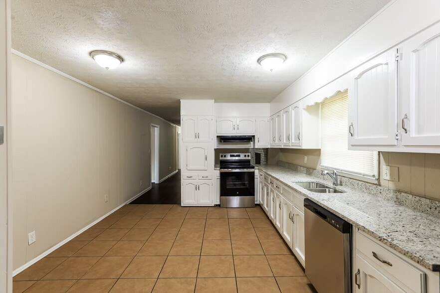 Building Photo - 4649 Danna Dr