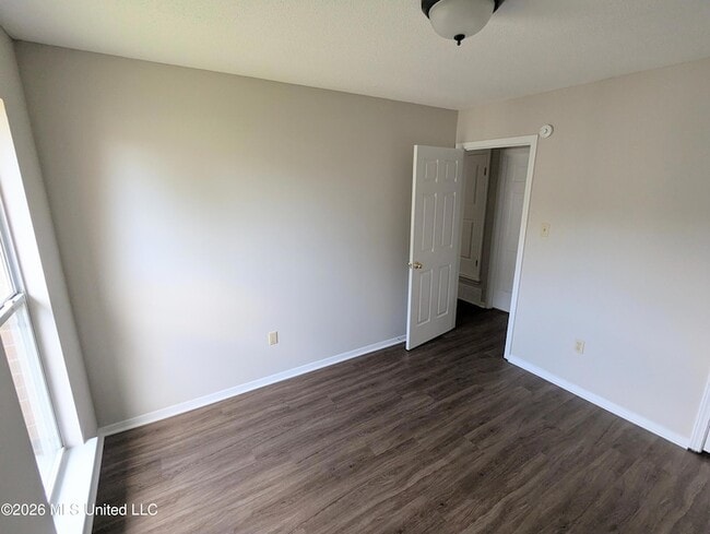 Building Photo - 3426 Laurelwood Dr