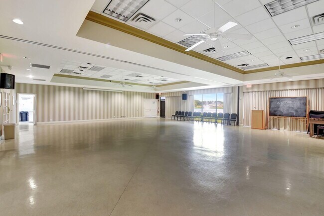 Building Photo - 2925 Riviera Dr