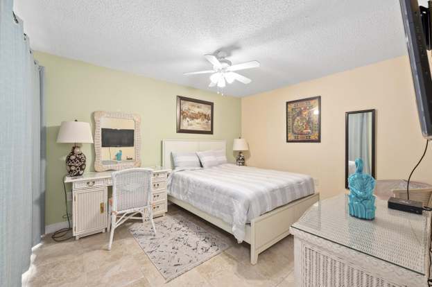 Building Photo - 4665 Oak Hill Dr