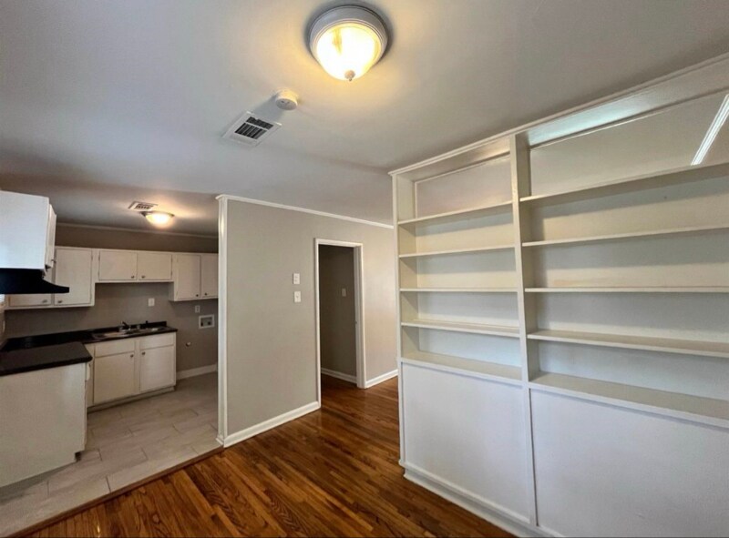 Building Photo - 1463 Merrycrest Dr