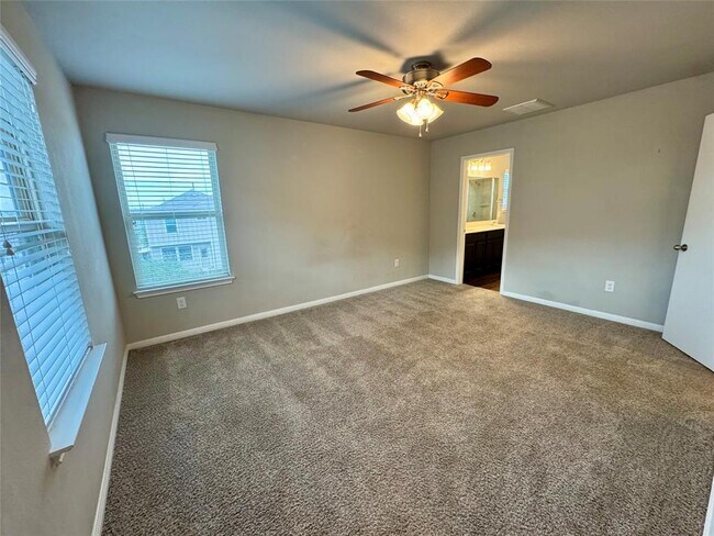 Building Photo - 219 Wapiti Rd