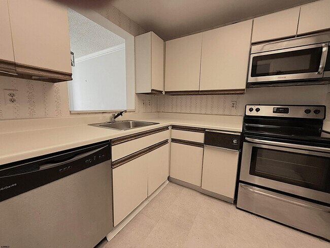 Building Photo - 3101 Boardwalk