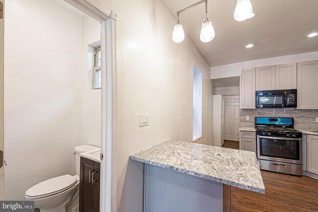 Building Photo - 2238 Oakford St