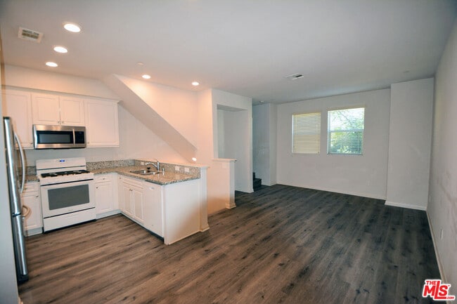 Building Photo - 14107 W Birch Ln