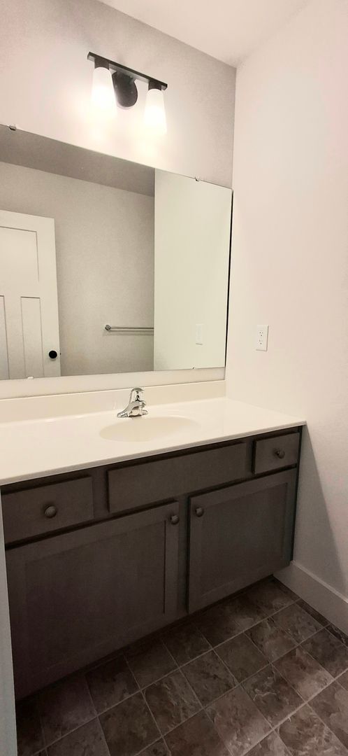 Building Photo - 3 Bedroom 2.5 Bathroom Available in Elizabethtown!