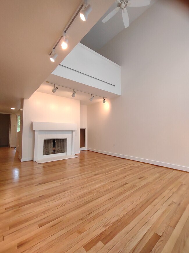 Building Photo - 9313 Groundhog Dr