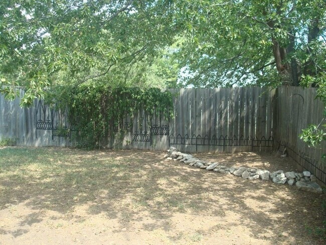 Building Photo - 8704 Clearbrook Trail