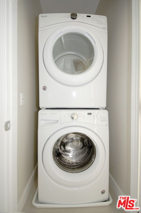 Building Photo - 2753 Waverly Dr