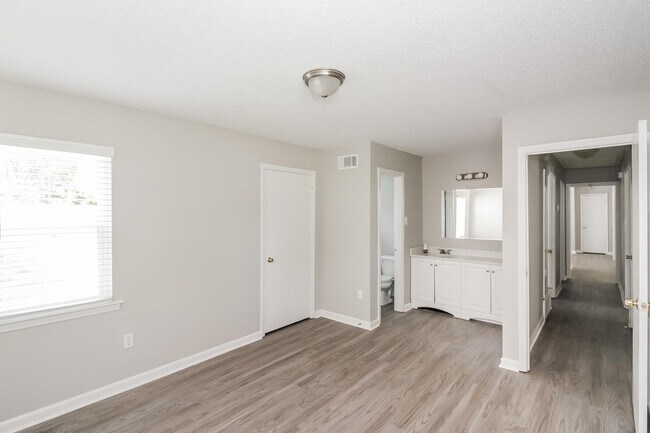 Building Photo - 4359 Crescent Park Dr