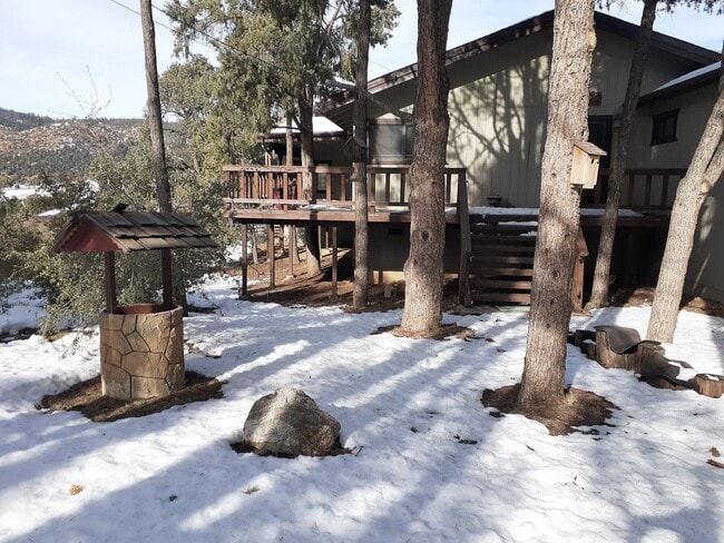 Building Photo - Charming 3-Bedroom / 3 Bathroom Home in Pi...