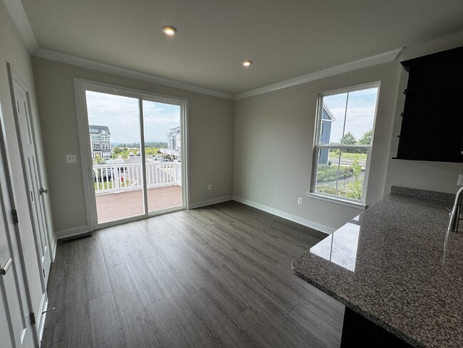 Building Photo - 3 Bed / 2.5 Bath Brand New Townhouse (Avai...