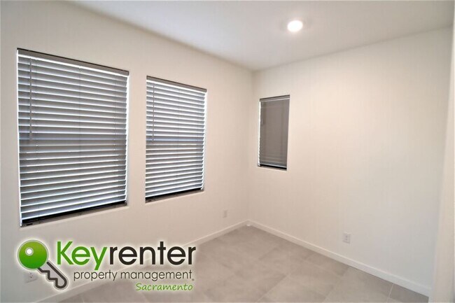 Building Photo - 4684 Flagstaff Dr