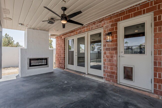 Building Photo - Three bedrooms and POOL in South Scottsdale!