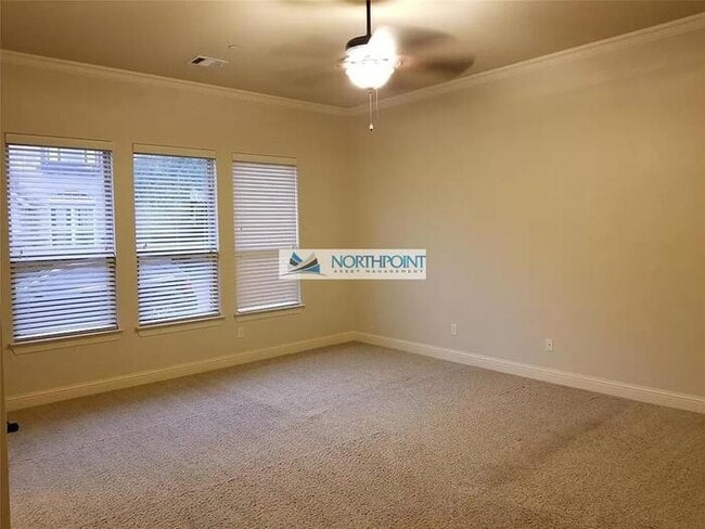 Building Photo - 3701 Post Oak Trail