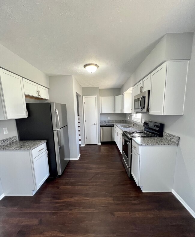 Building Photo - 6606 S 108th Terrace