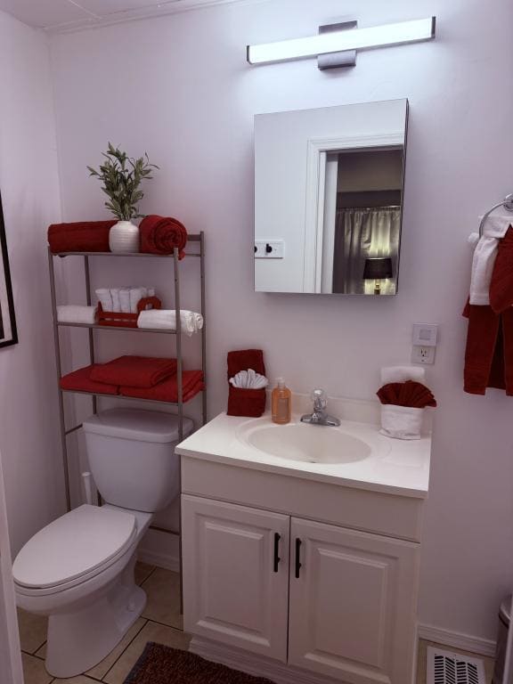 Building Photo - 1219 Thomas Dr