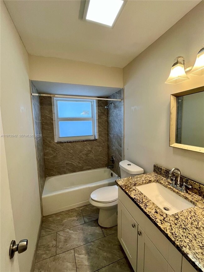 Building Photo - 1958 Monroe St