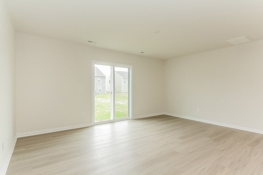 Building Photo - 2801 Oldfield Dr