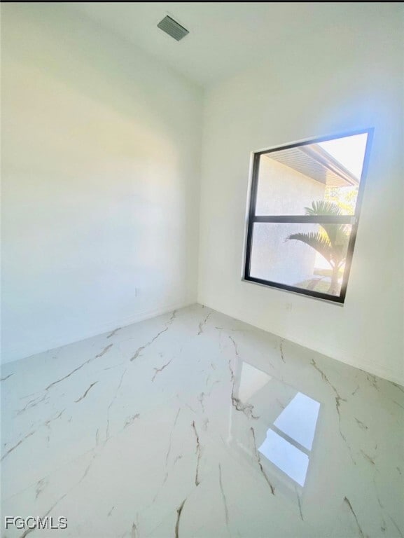 Building Photo - 2005 W 10th St