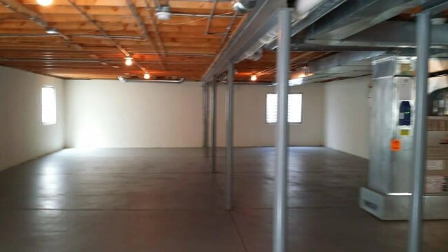 Building Photo - 10999 Manhattan Dr