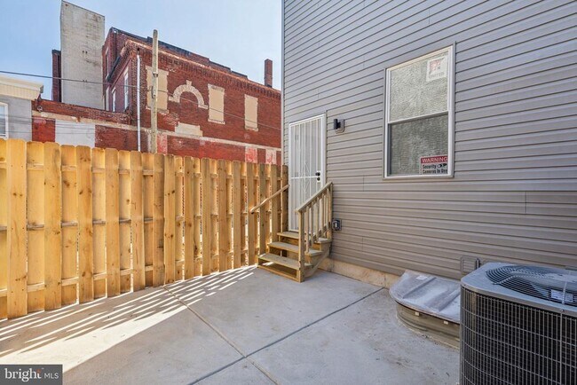 Building Photo - 415 W York St