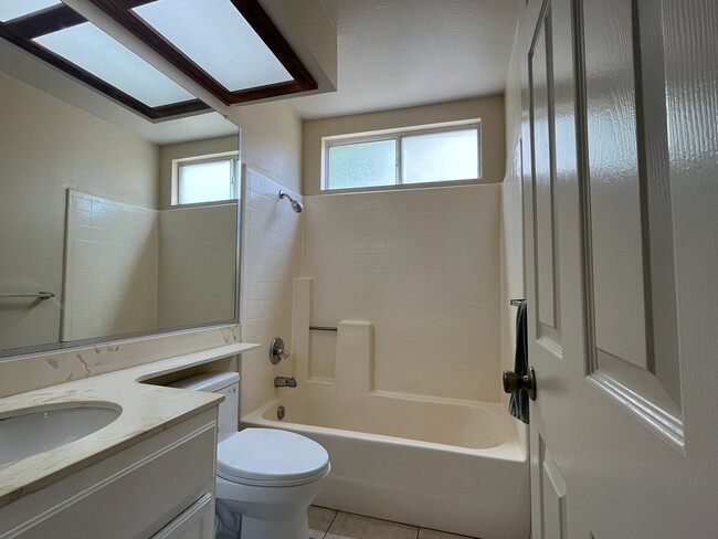 Building Photo - 517 Heather Ridge Rd