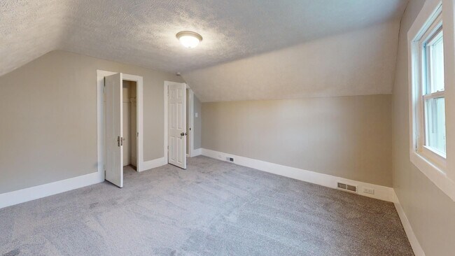 Building Photo - 3218-22 Walton