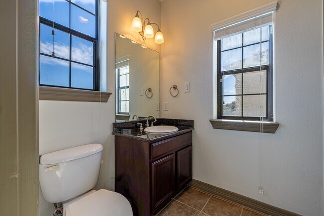 Building Photo - 10626 Clearview Villa Pl