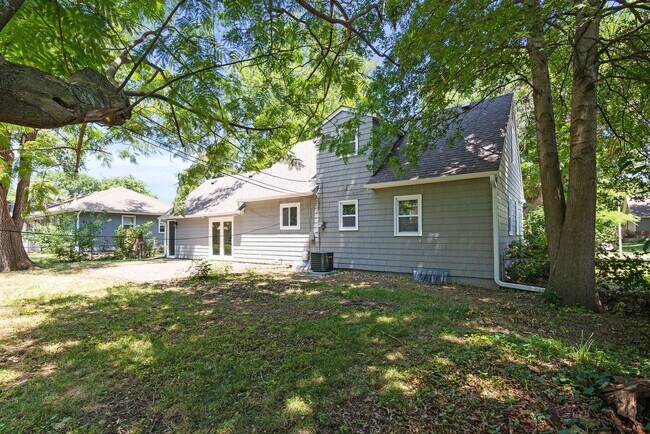 Building Photo - 7615 W 95th Terrace