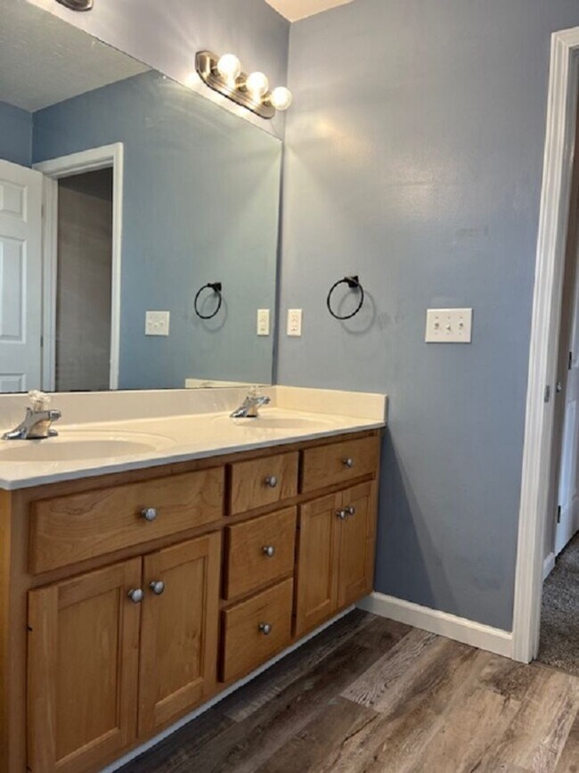 Building Photo - 156 Madison Rae Blvd