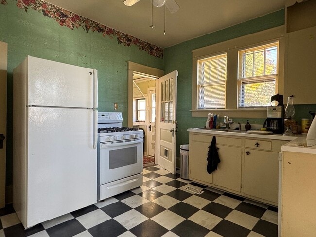 Building Photo - 4 Dixie Trail